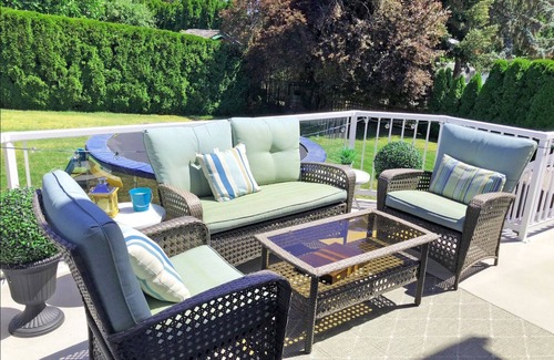Saanich East House | Convenient Home with Ocean Views in Vibrant Victoria