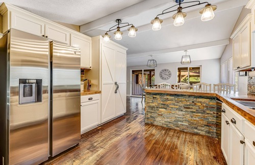 Murphys House | Inviting Home with Private Pool & Gourmet Kitchens