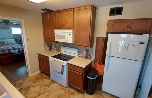 Vermilion House | Inviting Lake Breeze Retreat with Community Beach Access
