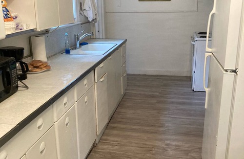 Whitehaven House | Cozy Home with Large Backyard near Graceland and Downtown