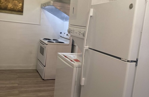 Whitehaven House | Cozy Home with Large Backyard near Graceland and Downtown