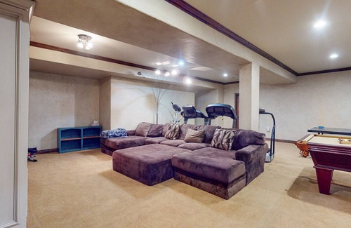Eagle House | Spacious home with pool table, ping-pong, fireplace, deck, grill, & W/D
