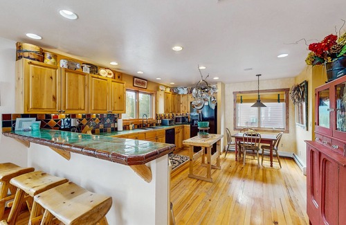 Big Sky House | Inviting Home with Hot Tub, Pool Table & Peaceful Retreat