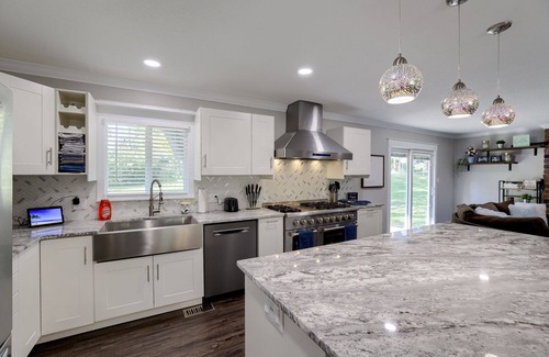 Independence House | Ideal Escape: King Bed Home Near Arrowhead with Pool & Spa