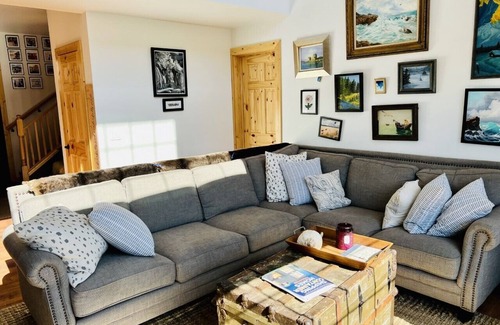 Hoonah House | Guest Rated 10/10 - Hoonah House with Pet-Friendly Amenities