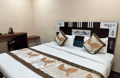 Varanasi Hotel | Spacious hotel in charming Varanasi with WiFi, AC