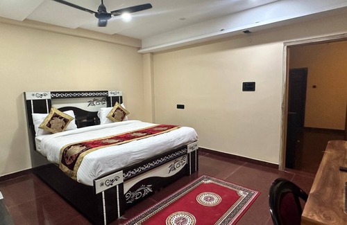 Varanasi Hotel | Spacious hotel in charming Varanasi with WiFi, AC