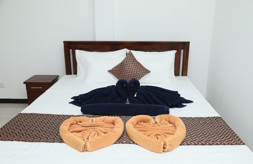 Matara Hotel | Spacious hotel in welcoming Matara with WiFi, AC