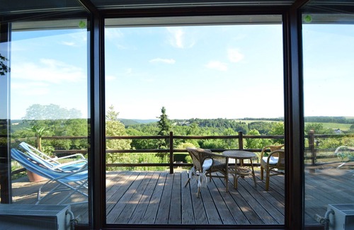 Hastiere-Lavaux House | Stunning House with Beautiful Terrace & Family-Friendly Amenities