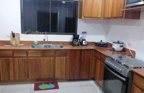 Parrita House | Cozy Retreat Just 10 Minutes from the Beach with Pool