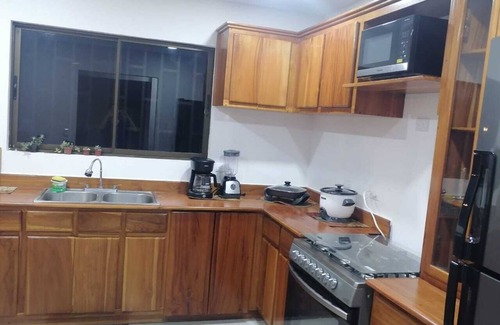 Parrita House | Cozy Retreat Just 10 Minutes from the Beach with Pool
