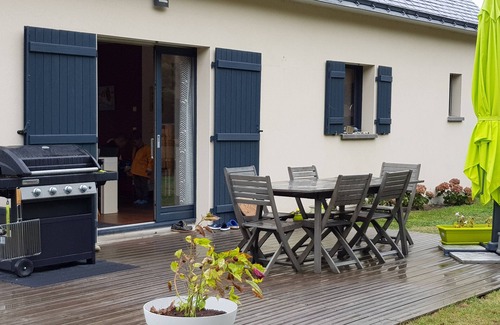 Guerande House | Cozy Retreat Near Guerande Ramparts with Oceanfront Views