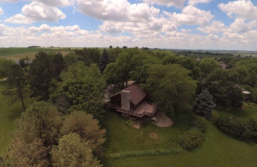 Dunlap House | Scenic Retreat with Spa & Breakfast in Peaceful Setting