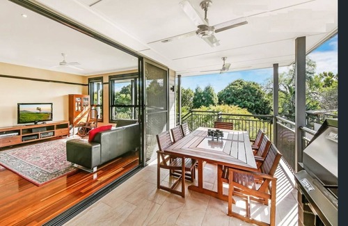 Penshurst House | Spacious house close to malls &train easy access to CBD, Airport and Beach