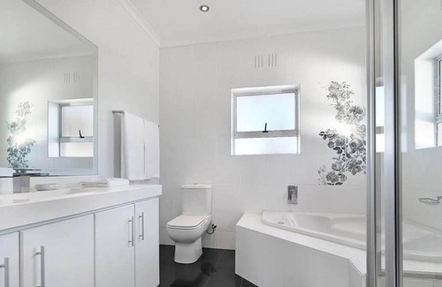 Cape Town House | Spacious House, close proximity to top Attractions