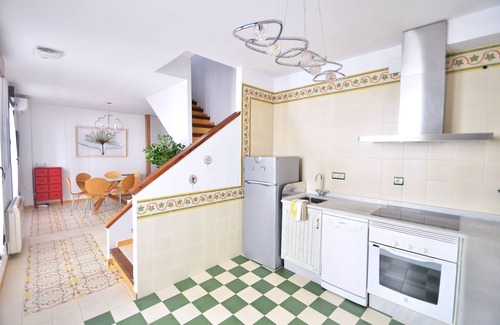 Beiro House | Ideal Retreat for 6 in Granada Centre with Private Garage