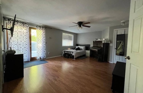 Auburn House | Inviting House for Unforgettable Moments with Family & Pets
