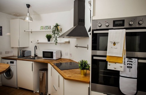 Alloa House | Pet-Friendly House in Alloa with Family Amenities