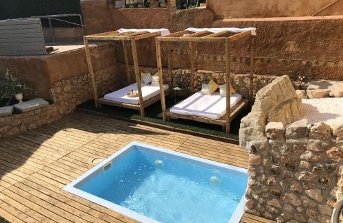 Can Trabal House | Spacious 5-Bedroom House with Private Pool at Can Trabal