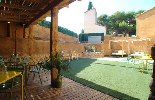 Can Trabal House | Spacious 5-Bedroom House with Private Pool at Can Trabal