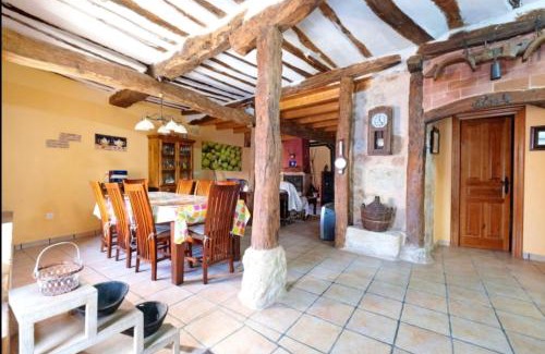 Llano de Bureba House | Spacious 6-Bedroom House with Wifi in Llano de Bureba