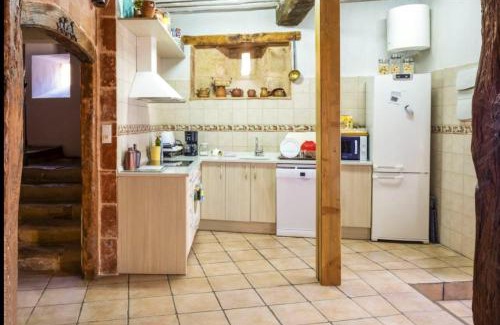Llano de Bureba House | Spacious 6-Bedroom House with Wifi in Llano de Bureba