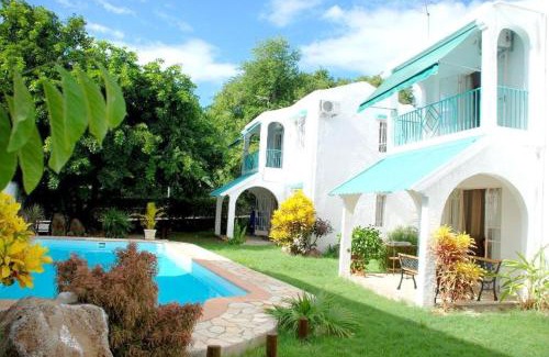 Flic-en-Flac House | Relaxing House in Flic en Flac with Shared Pool Access