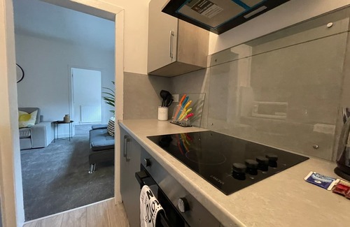 Glasgow House | Family-Friendly House in Glasgow with Kitchen & Pet Access