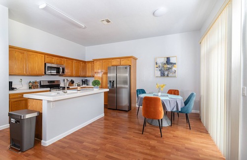 Lincoln House | Newly Renovated House in Lincoln with Spa & Breakfast