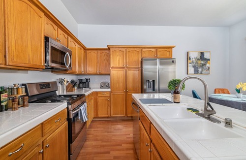 Lincoln House | Newly Renovated House in Lincoln with Spa & Breakfast