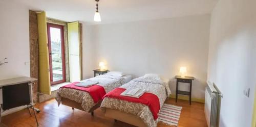 Maceira Apartment | Cozy Apartment in Cerdeira with Family-Friendly Amenities