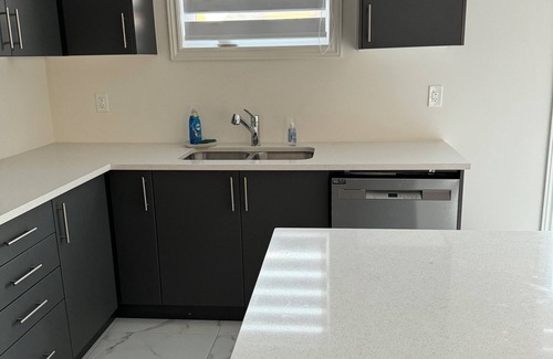 Cobourg House | Cozy Retreat Steps from Cobourg Beach with Spa & Hot Tub