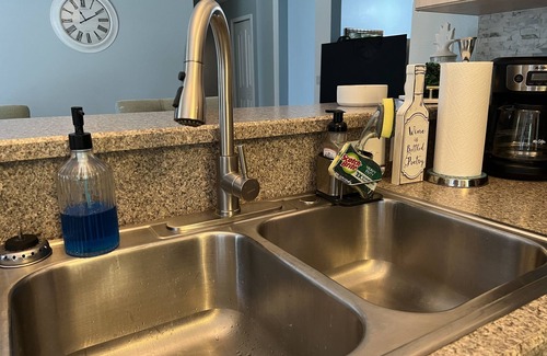 DeLand House | Pet-Friendly Retreat with Hot Tub near Downtown Deland