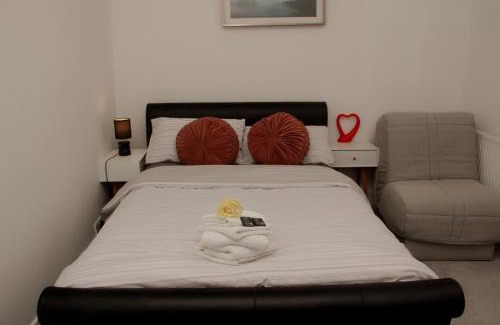 Leigh House | Discover Hope Serviced Accommodation: Family-Friendly Retreat