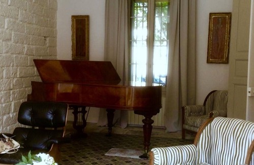 Aimargues House | Elegant House of Wine Growers with Oceanfront Amenities