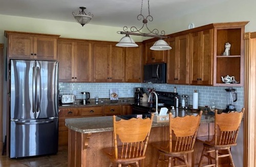 Sea View House | Oceanfront Retreat with Panoramic Views & Pet-Friendly Amenities