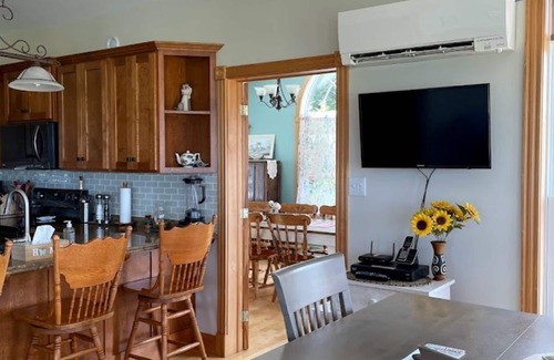 Sea View House | Oceanfront Retreat with Panoramic Views & Pet-Friendly Amenities
