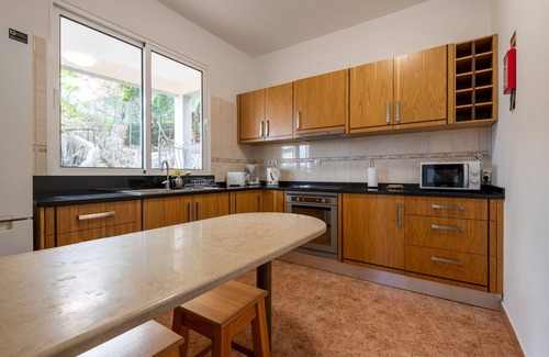 Camara de Lobos House | Family-Friendly Retreat with Pool and Ocean Views
