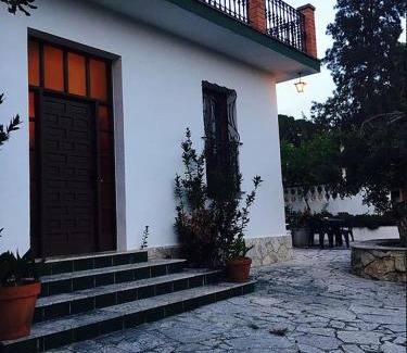 Tortosa House | Relaxing Poolside Retreat in Tortosa - Pet Friendly