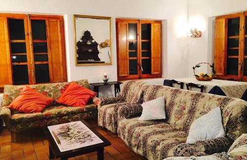 Tortosa House | Relaxing Poolside Retreat in Tortosa - Pet Friendly
