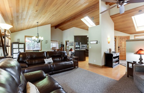 Overlook Park House | Inviting Home with Hot Tub, Pool Access & BBQ Grill