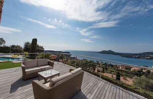 Saint-Raphael House | Spacious house with pool - near beach