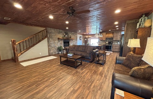 Talihina House | Inviting House with Breathtaking Mountain Views in Potato Hills