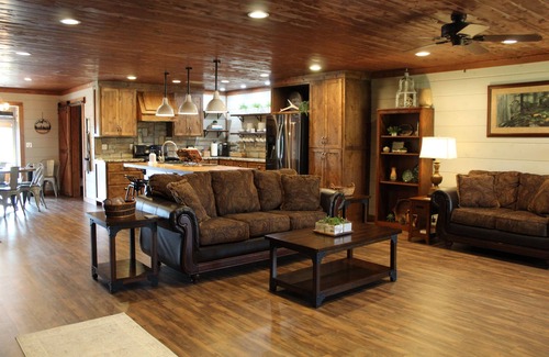 Talihina House | Inviting House with Breathtaking Mountain Views in Potato Hills