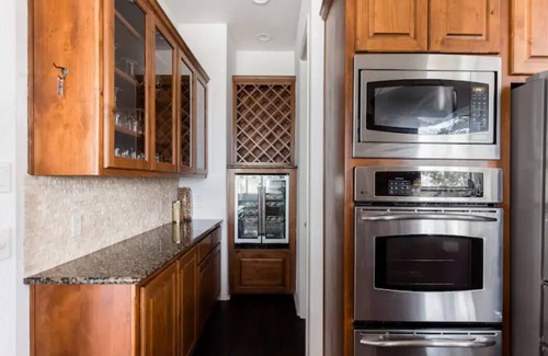 Hughes Park Lake House | Beautiful Lake Travis Views: Family-Friendly Retreat Awaits