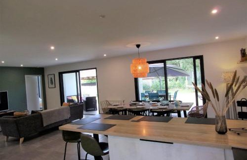 Soustons House | Ideal Family Retreat with Lush Garden and Top Reviews
