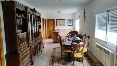 Touro House | Cozy 4-Bedroom House with Enclosed Garden in Touro