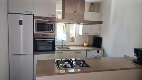Touro House | Cozy 4-Bedroom House with Enclosed Garden in Touro