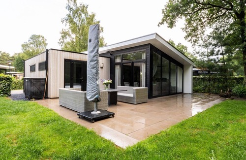 Wekerom House | Spacious Family-Friendly Retreat for Your Next Getaway