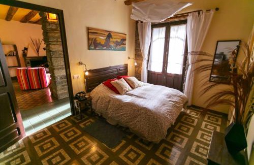 Albella House | Spacious 6-Bedroom House with Garden & WiFi in Albella
